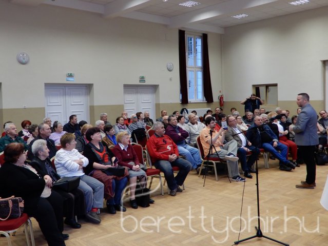 Igaz beszéd - dr. Ujhelyi István Berettyóújfaluban 08